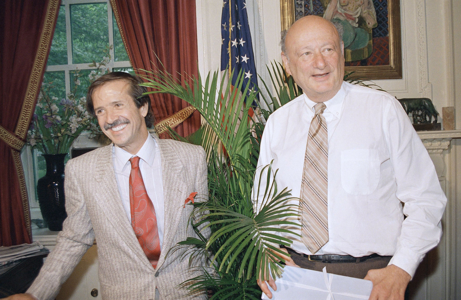 Sonny Bono elected Mayor.